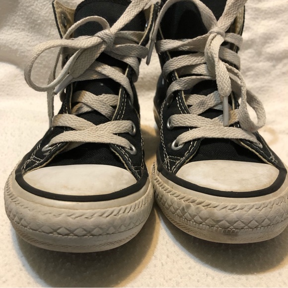 Kid’s High Top Converse All Star Youth size 11 in classic black - Picture 8 of 10